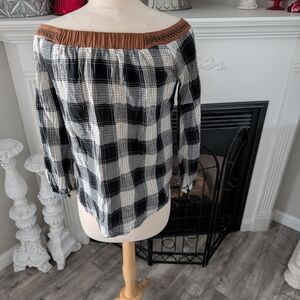 THML Women's Black And White Checkered Of The Shoulder Blouse Size Small